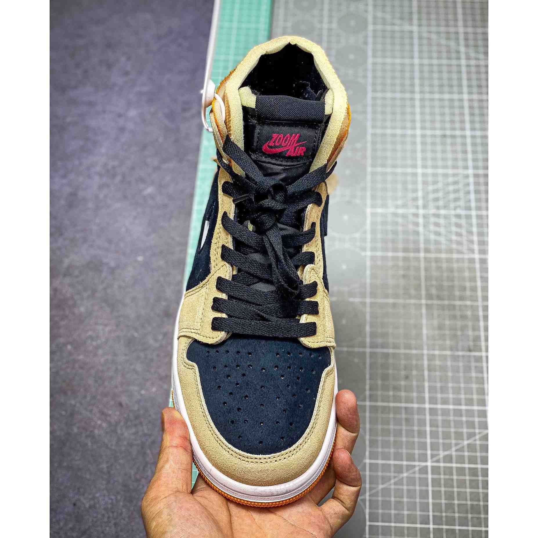 Air Jordan 1 Zoom CMFT AJ1  Sneaker    CT0978-200 - DopestKickz