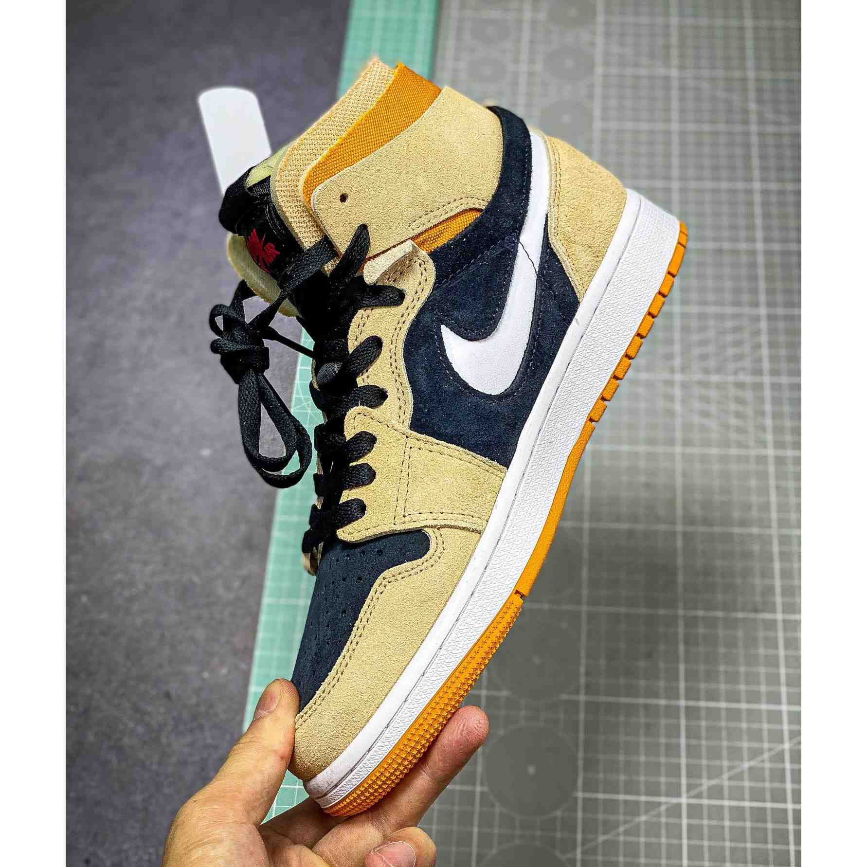 Air Jordan 1 Zoom CMFT AJ1  Sneaker    CT0978-200 - DopestKickz