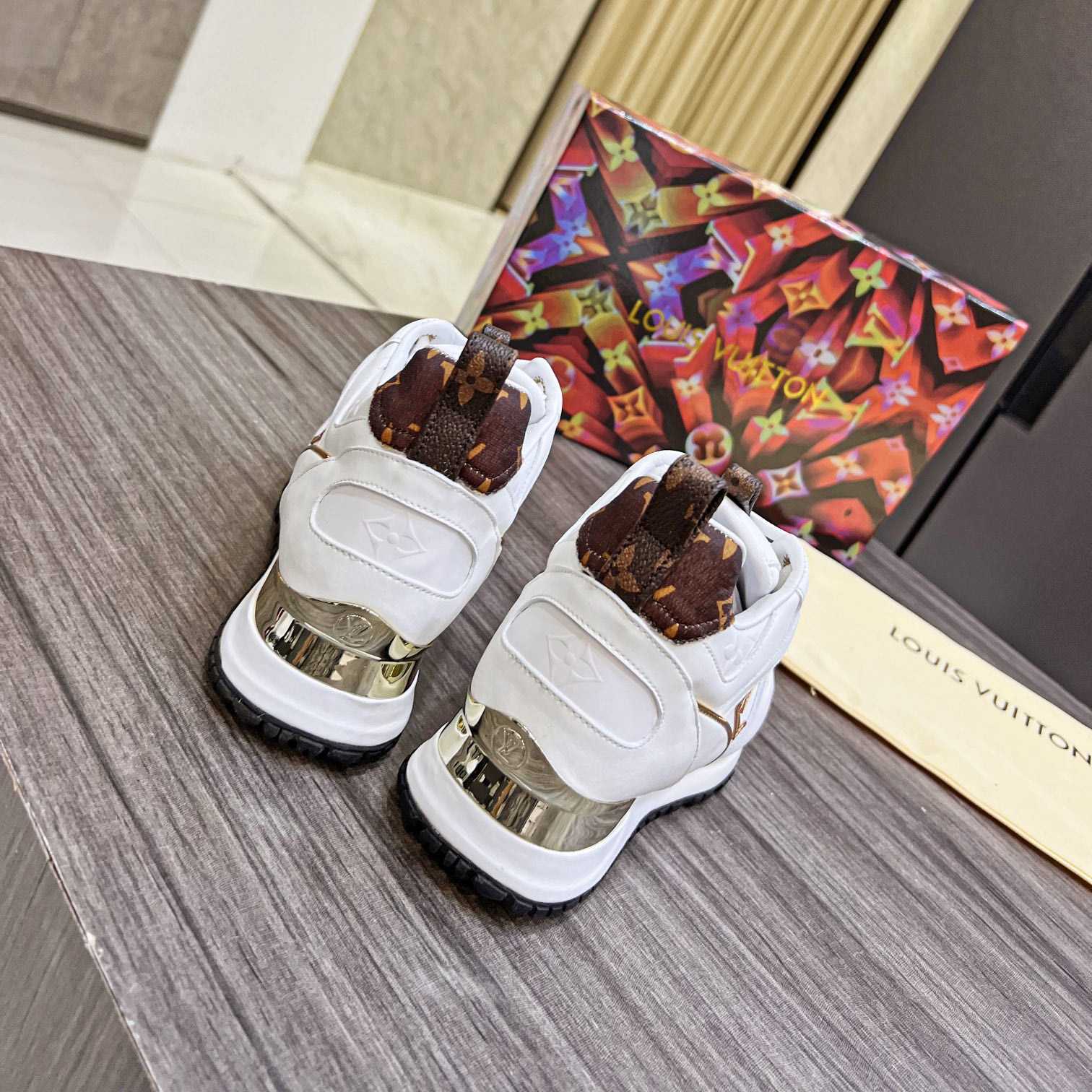 Louis Vuitton Run away Sneaker      1AAP40 - DopestKickz