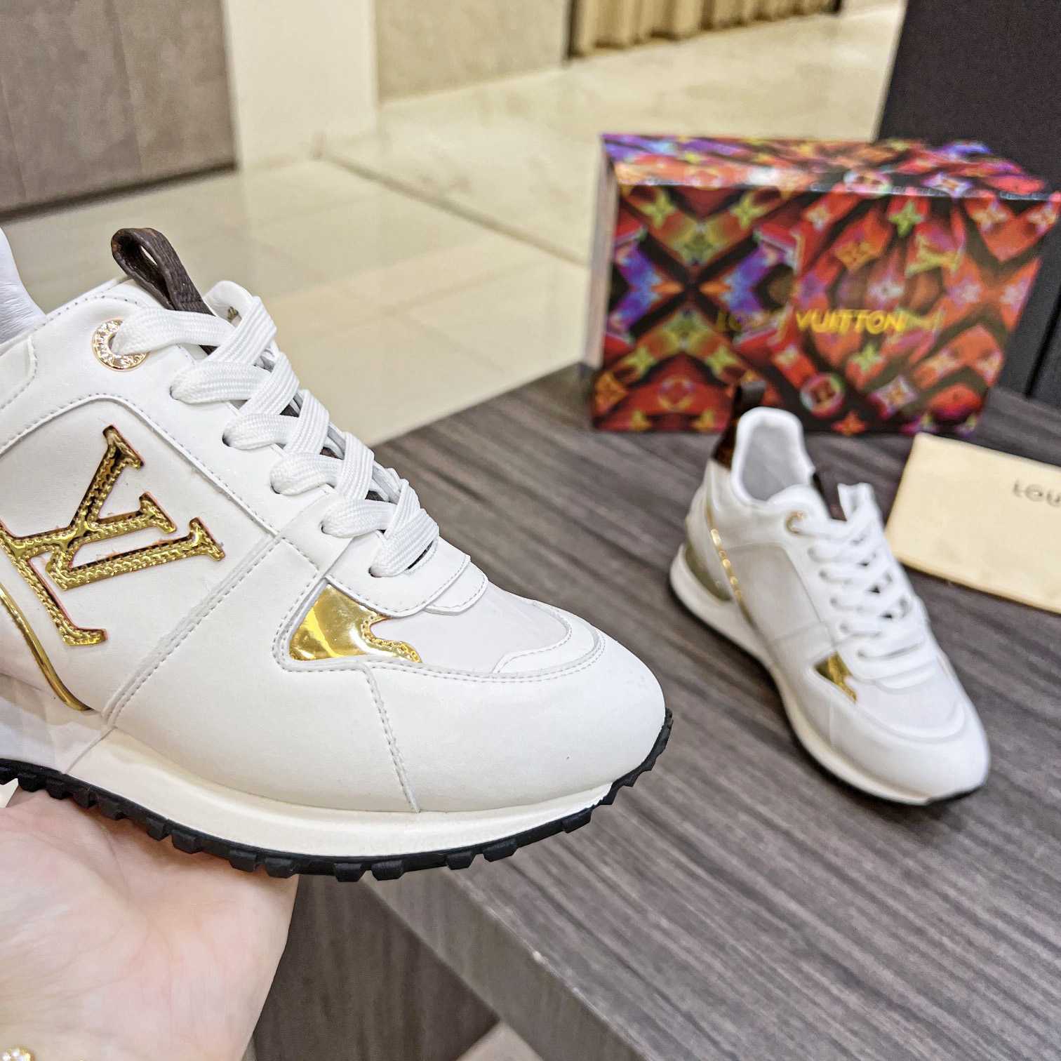 Louis Vuitton Run away Sneaker      1AAP40 - DopestKickz