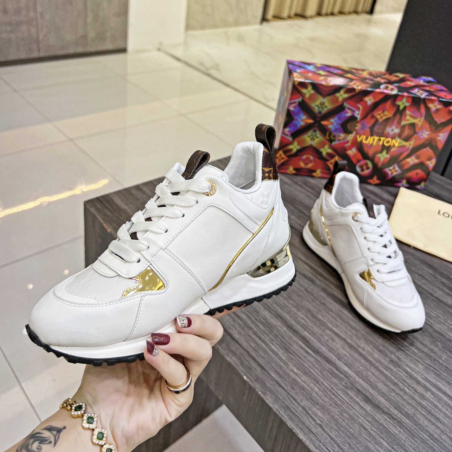 Louis Vuitton Run away Sneaker      1AAP40 - DopestKickz