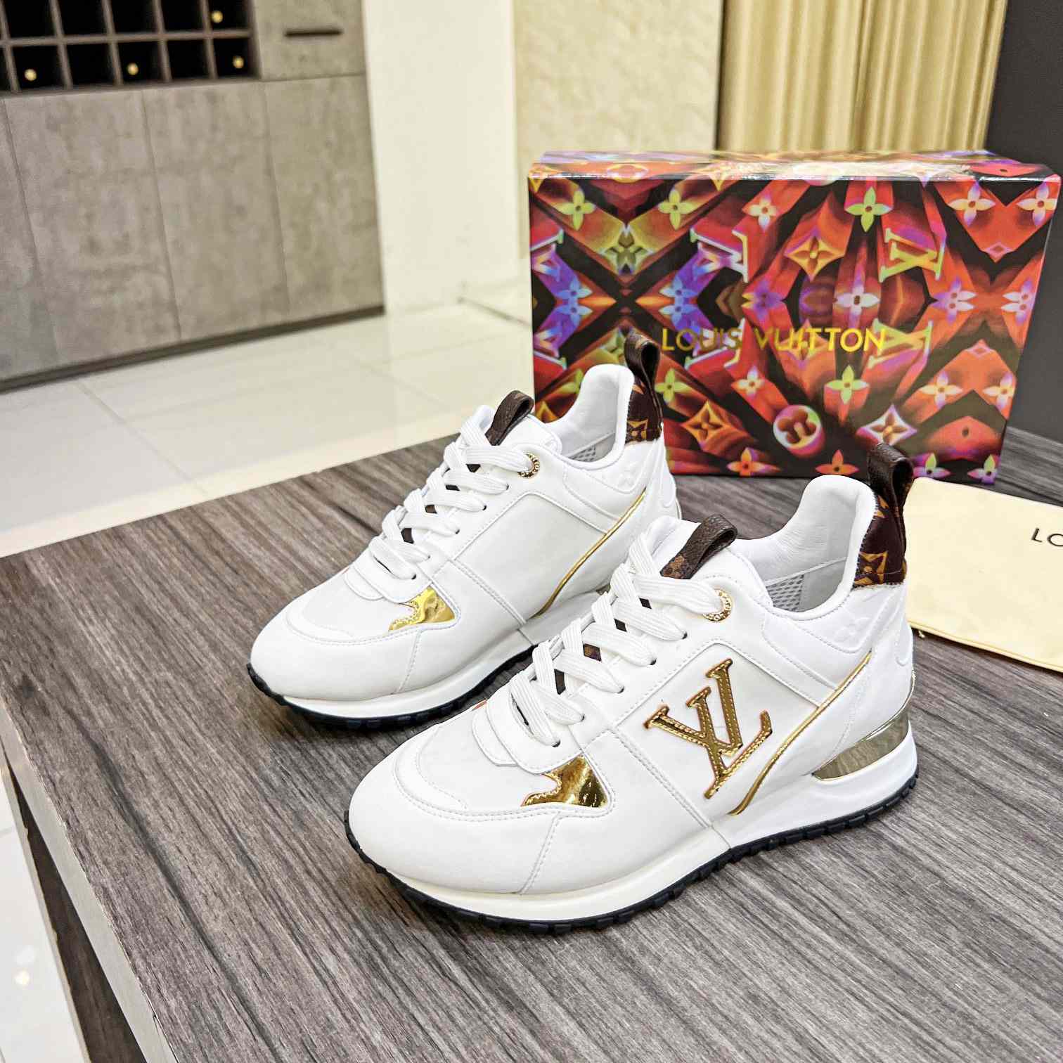 Louis Vuitton Run away Sneaker      1AAP40 - DopestKickz