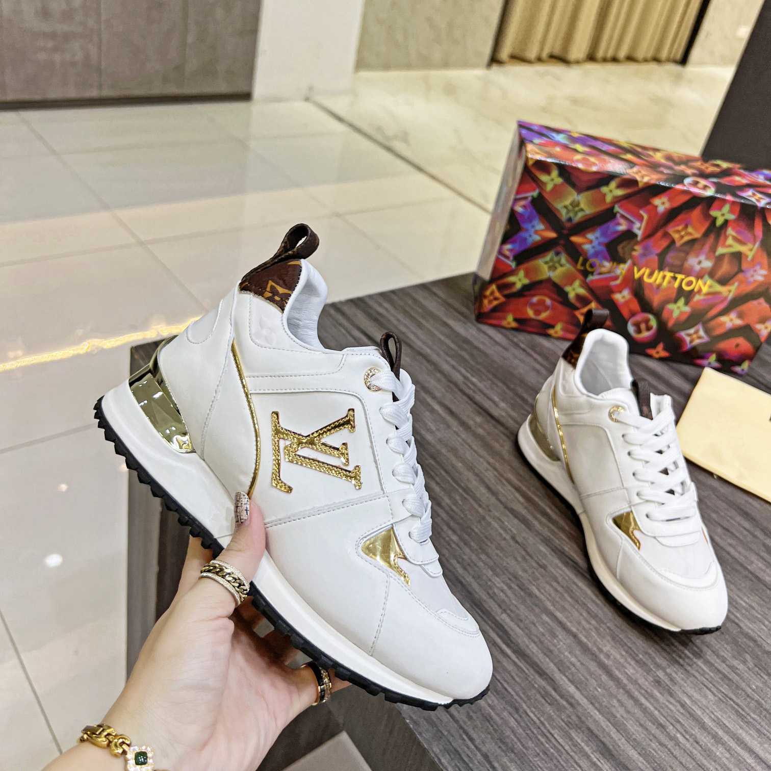 Louis Vuitton Run away Sneaker      1AAP40 - DopestKickz