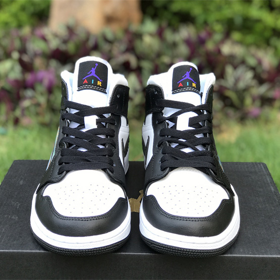 Air Jordan 1 Mid (GS） Sneaker      DR9495-001 - DopestKickz
