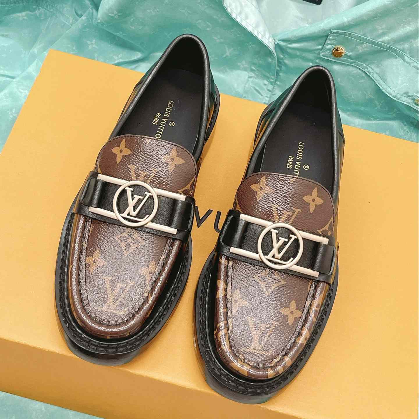 Louis Vuitton Academy Loafer    1A7TXK - DopestKickz