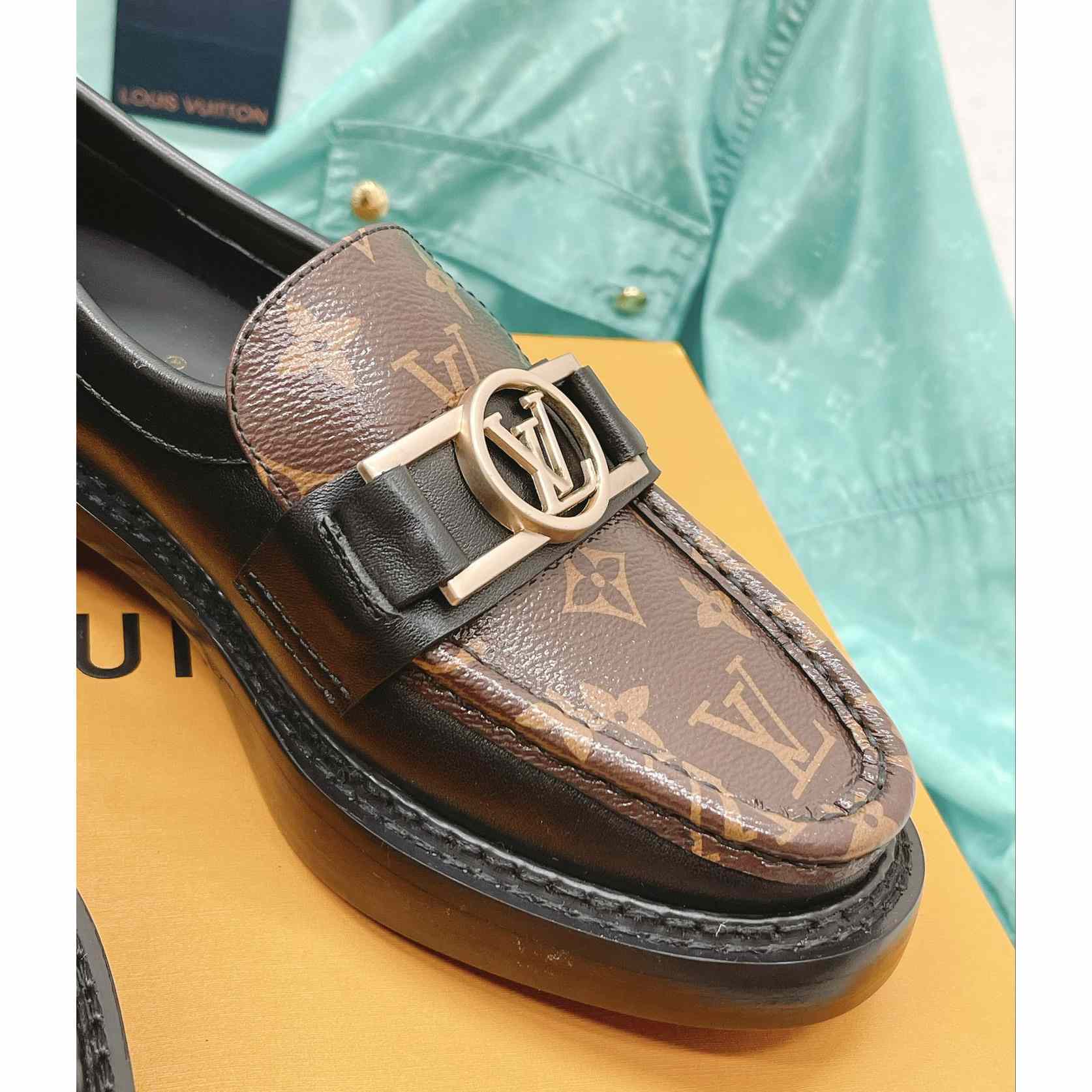 Louis Vuitton Academy Loafer    1A7TXK - DopestKickz