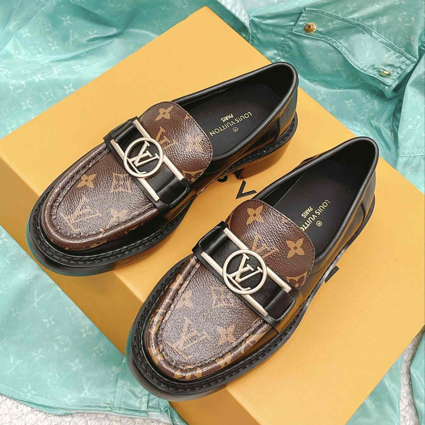 Louis Vuitton Academy Loafer    1A7TXK - DopestKickz