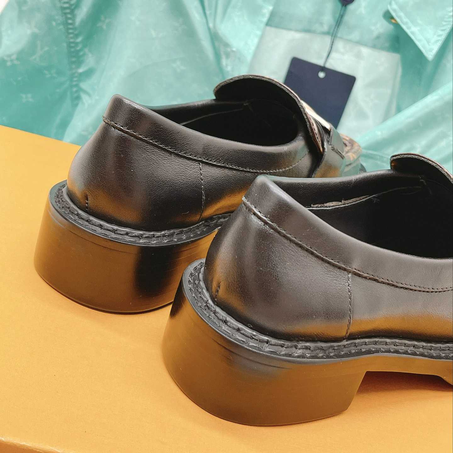 Louis Vuitton Academy Loafer    1A7TXK - DopestKickz