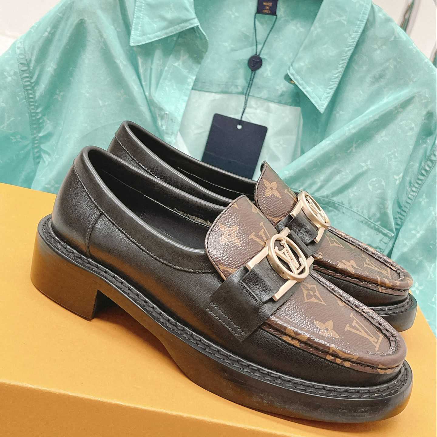 Louis Vuitton Academy Loafer    1A7TXK - DopestKickz
