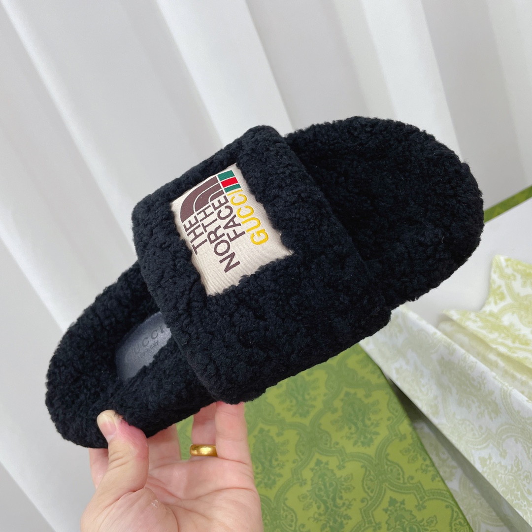 The North Face x Gucci Slide - DopestKickz