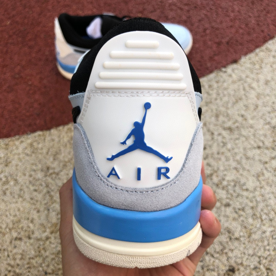 Air Jordan AJ312 Low Sneaker      CD7069-400 - DopestKickz