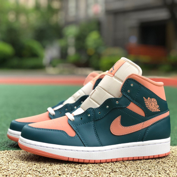Air Jordan 1 Mid  Sneaker      BQ6472-30811 - DopestKickz