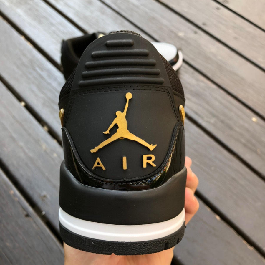 Air Jordan AJ312 Low Sneaker      CD7069-071 - DopestKickz