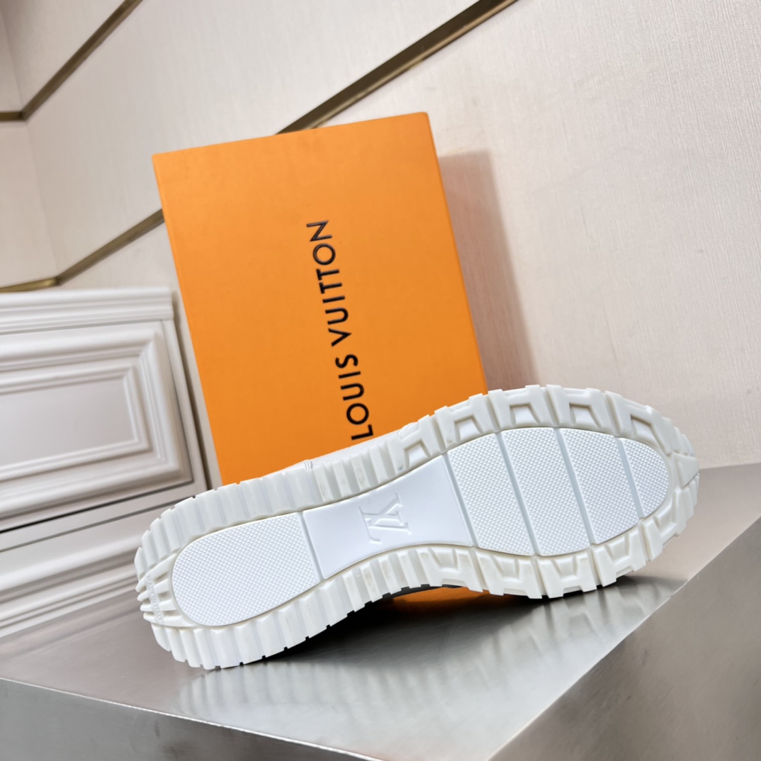 Louis Vuitton Run Away Sneaker      1A9ZK2 - DopestKickz