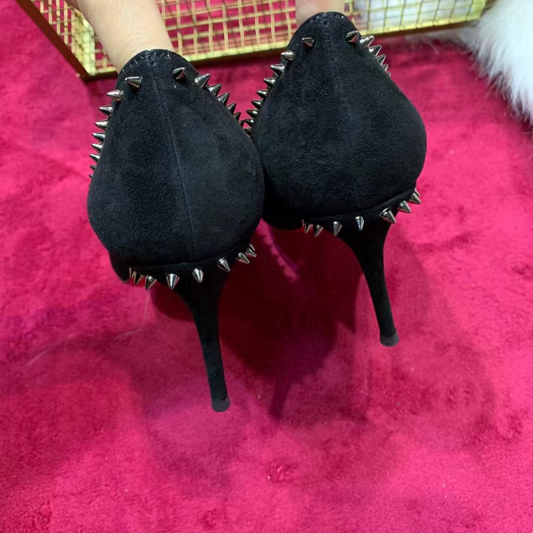 Christian Louboutin Anjalina Pumps  - DopestKickz