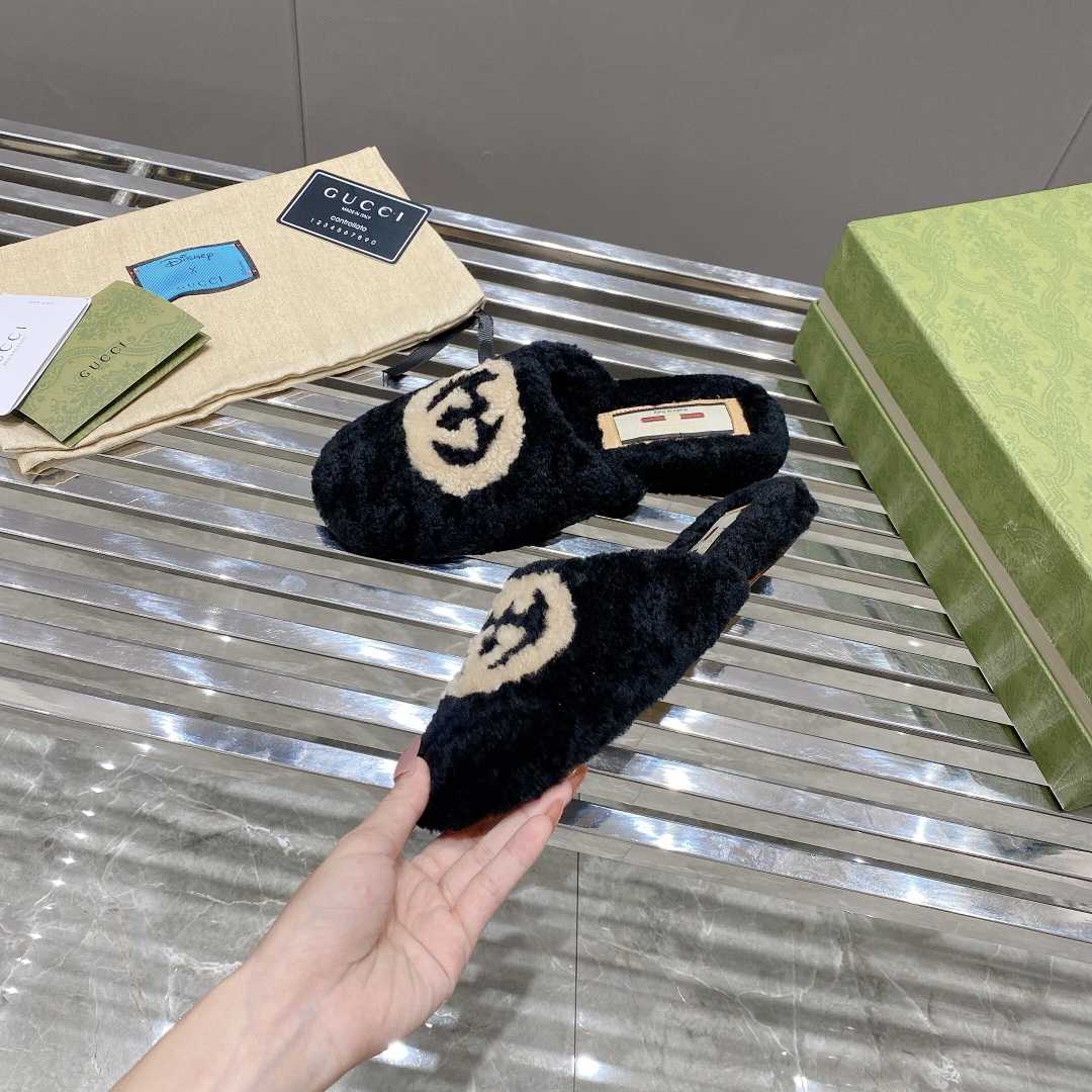 Gucci Women's Slippers With Interlocking G - DopestKickz