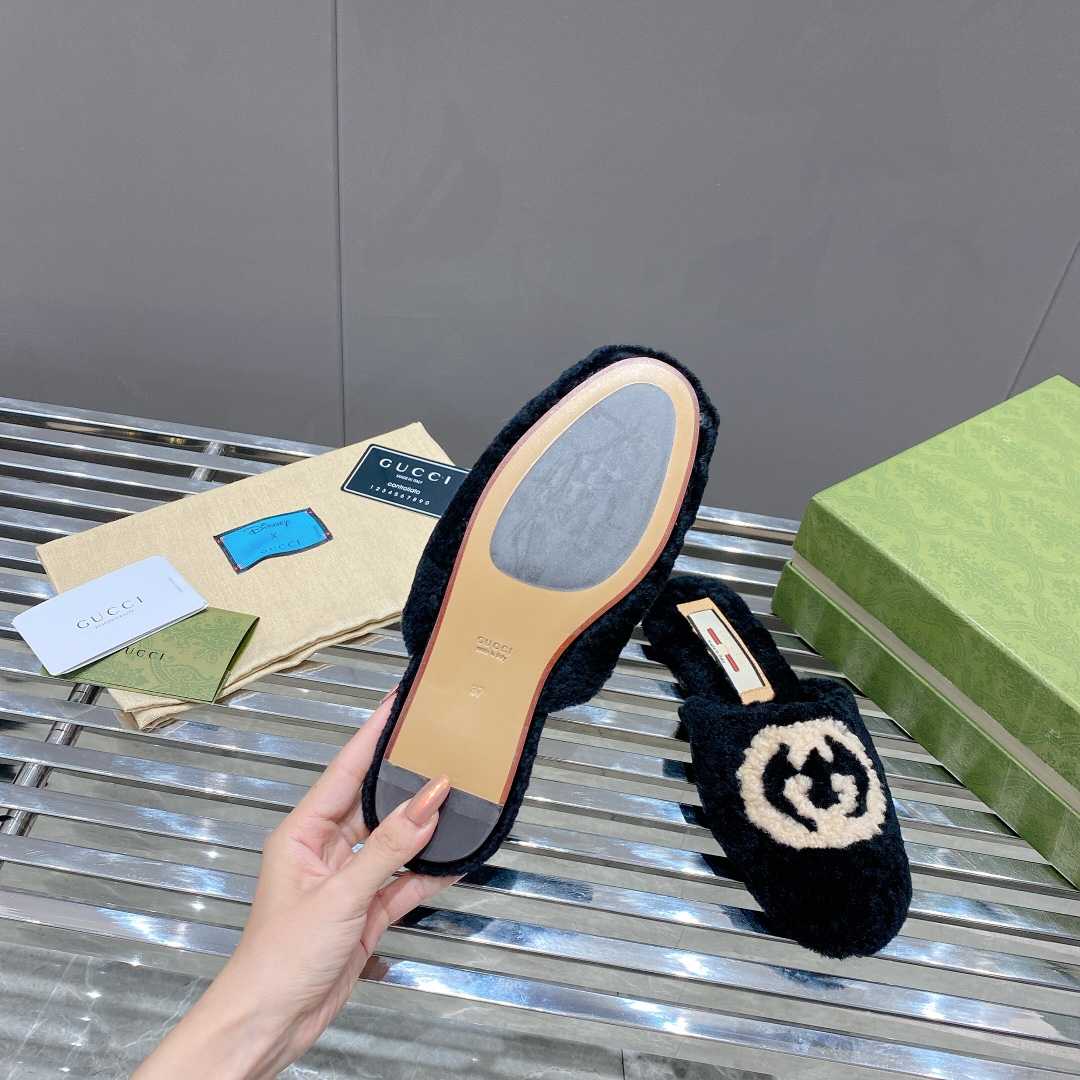Gucci Women's Slippers With Interlocking G - DopestKickz