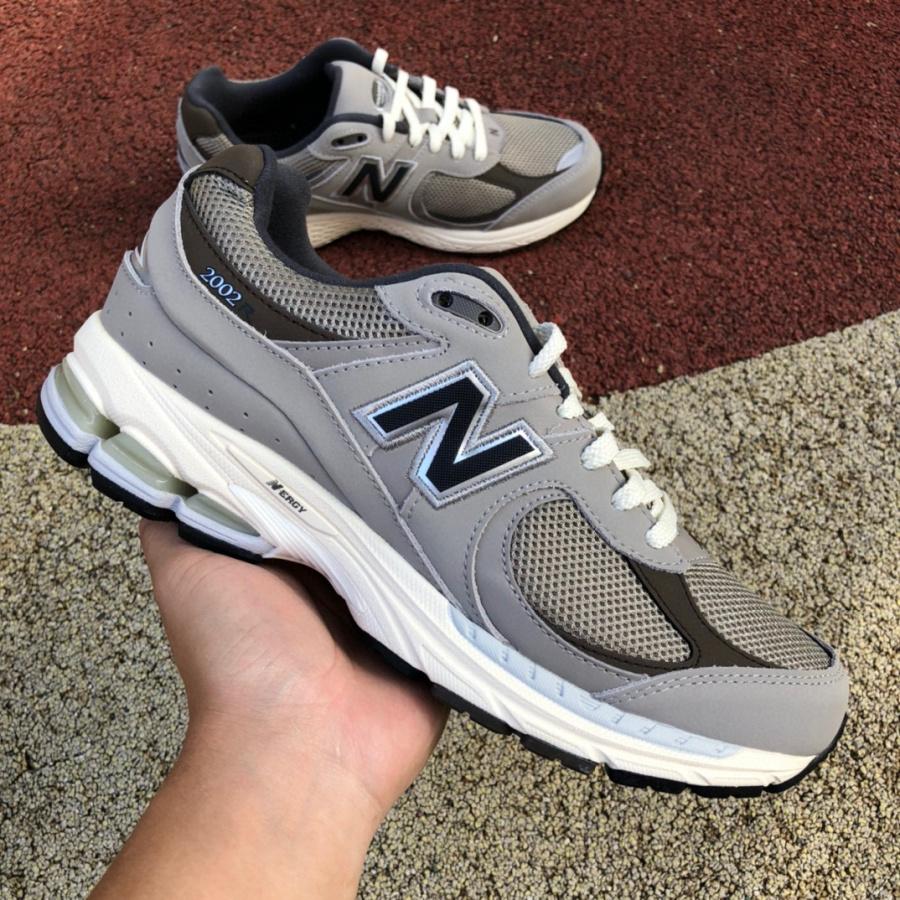 New Balance NB2002R Sneakers        M2002RAW - DopestKickz