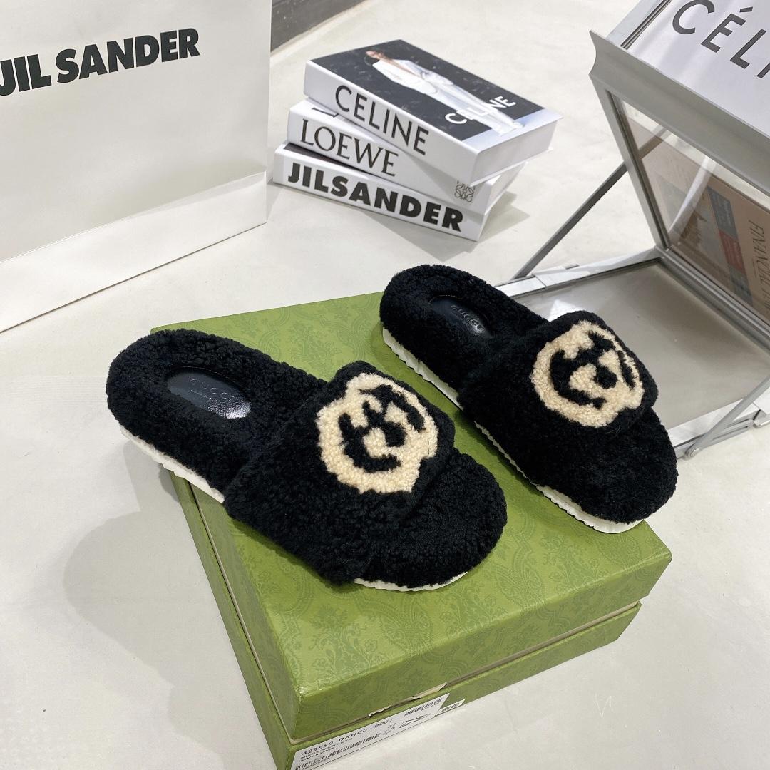 Gucci Women's Slide Sandal With Interlocking G - DopestKickz