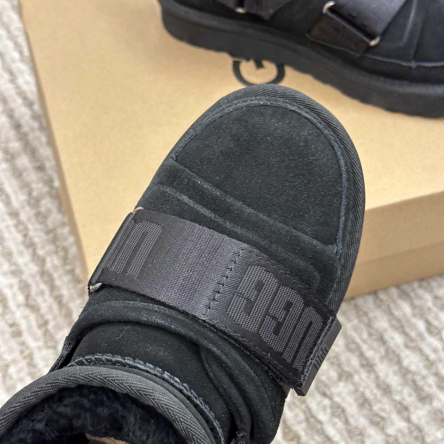 Ugg Logo Boots - DopestKickz