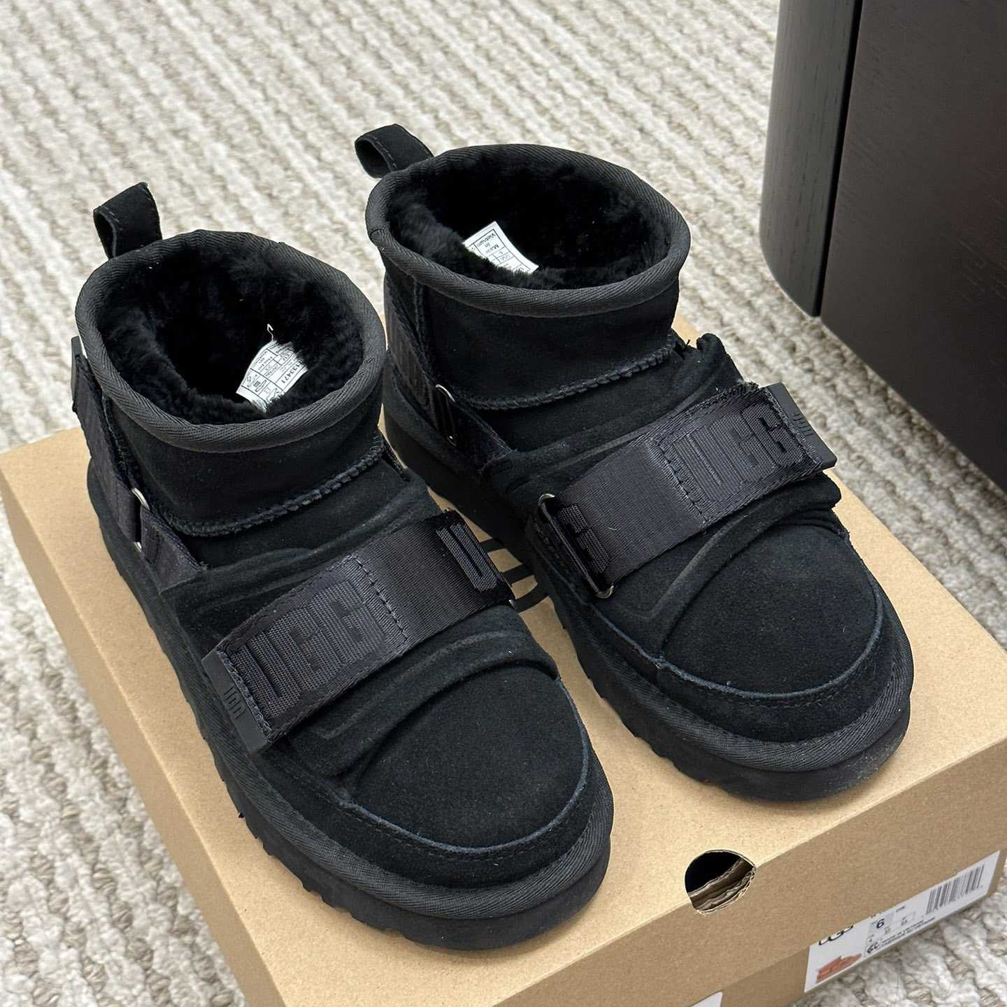Ugg Logo Boots - DopestKickz