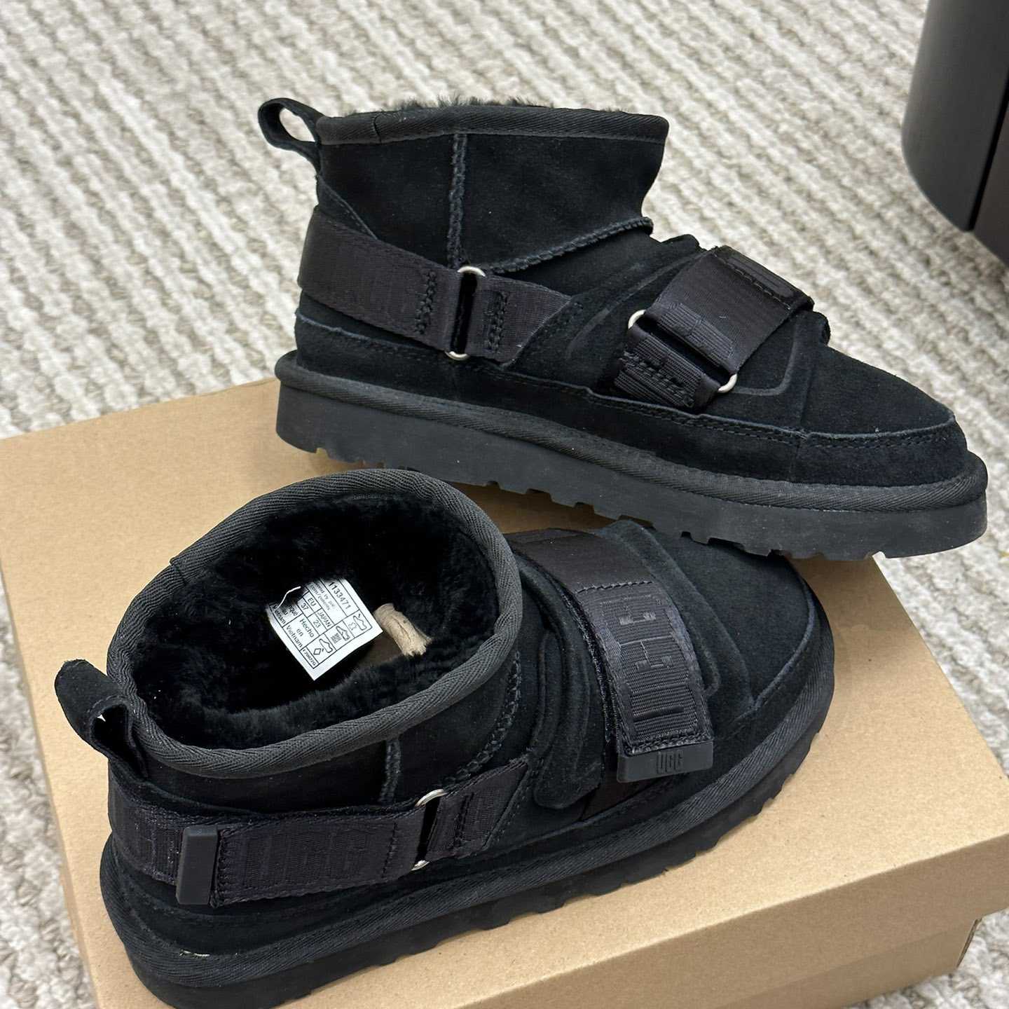 Ugg Logo Boots - DopestKickz