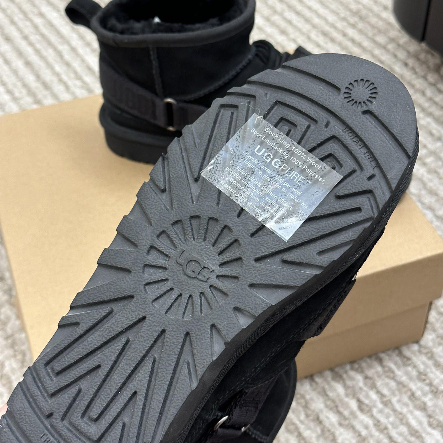 Ugg Logo Boots - DopestKickz