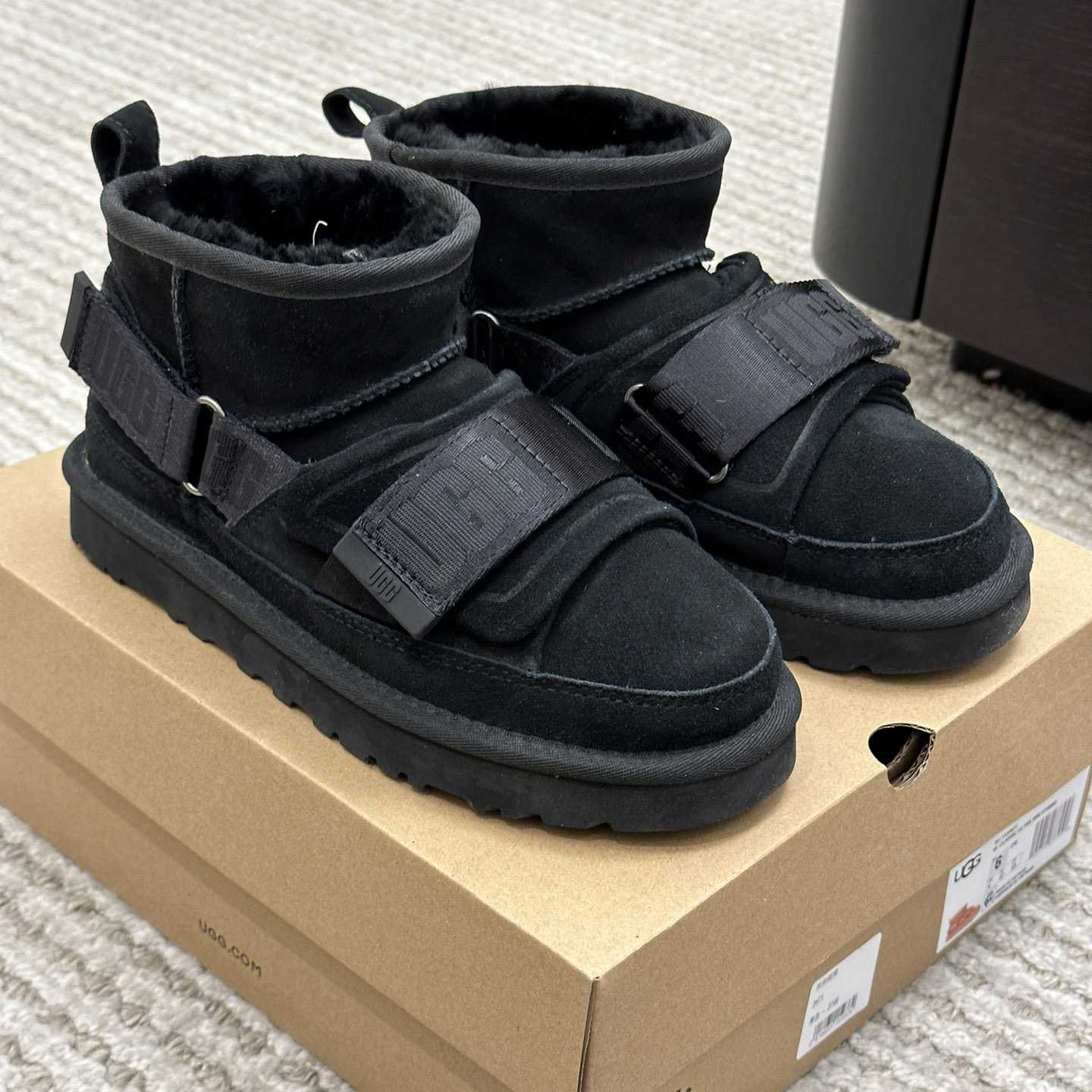 Ugg Logo Boots - DopestKickz