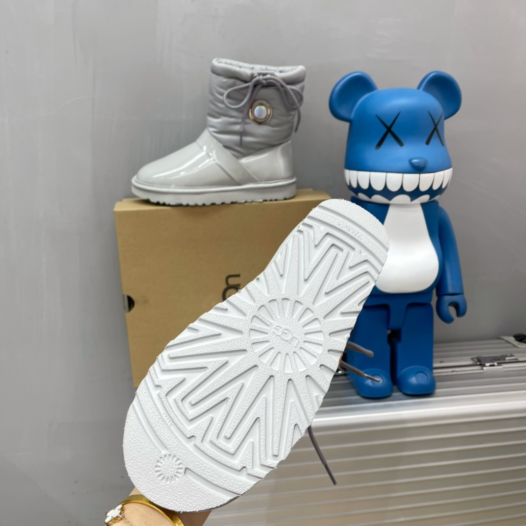 Ugg Logo Boots - DopestKickz