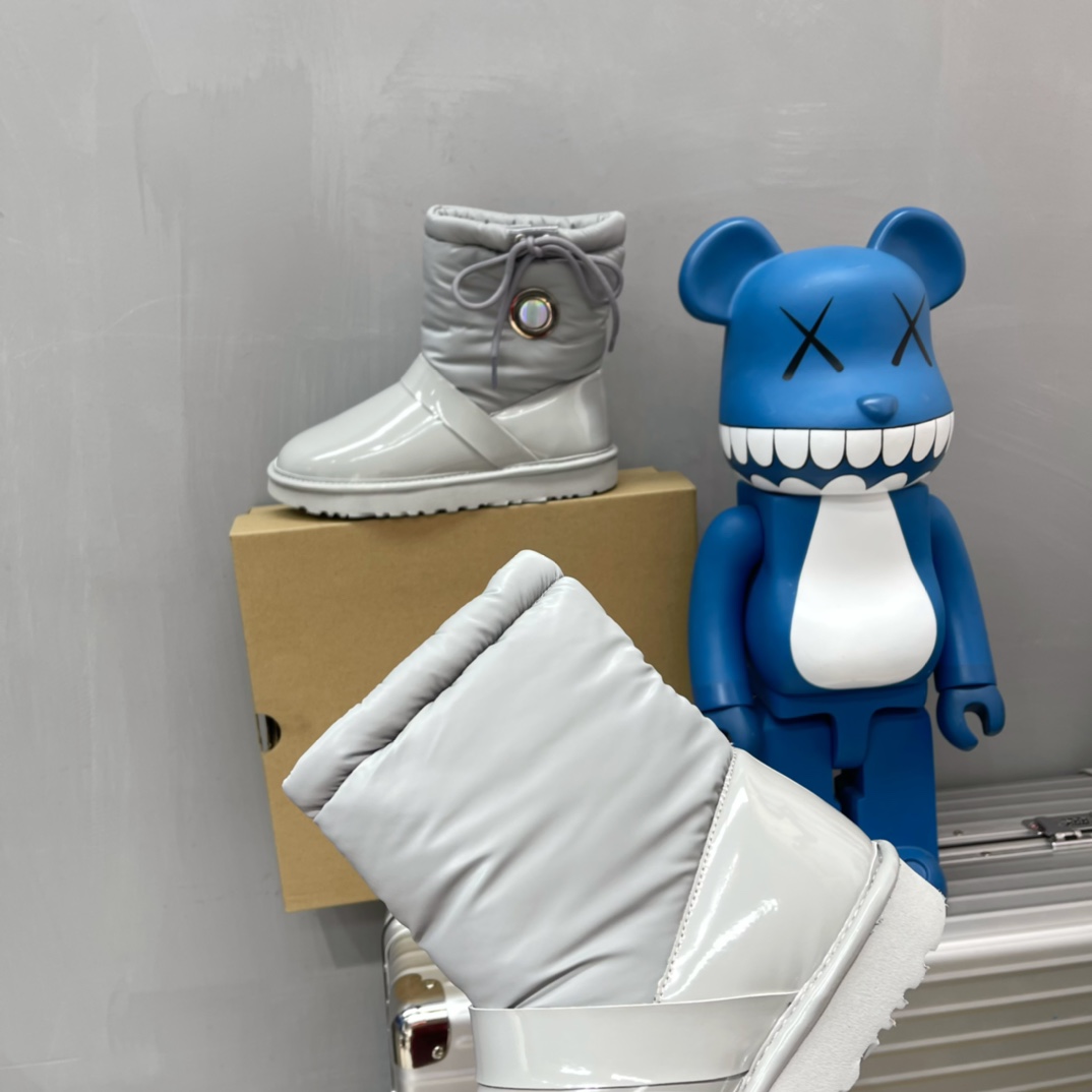 Ugg Logo Boots - DopestKickz