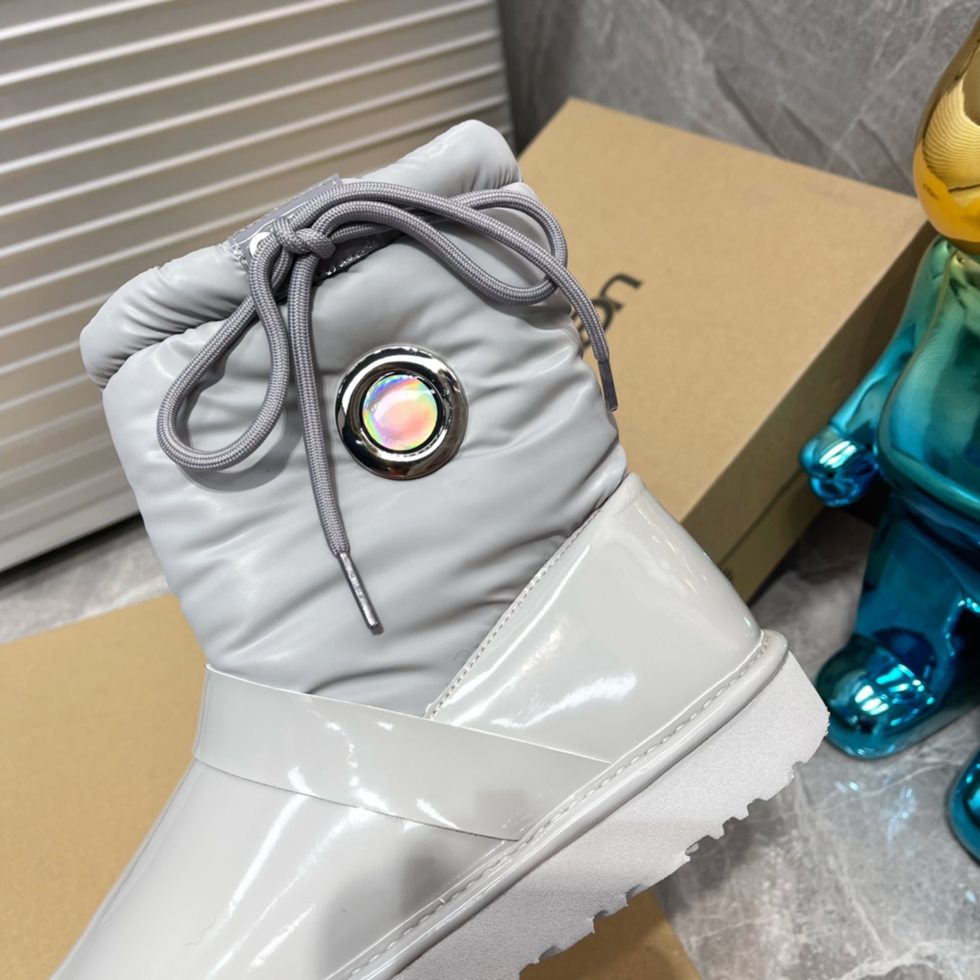 Ugg Logo Boots - DopestKickz