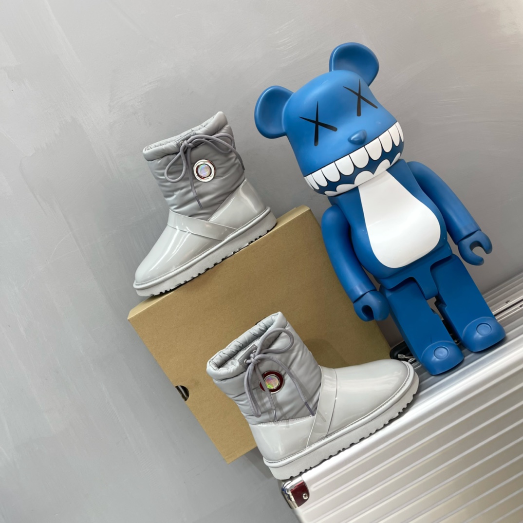 Ugg Logo Boots - DopestKickz