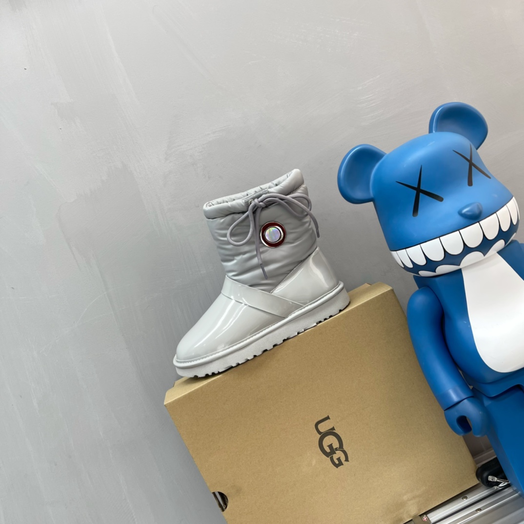 Ugg Logo Boots - DopestKickz