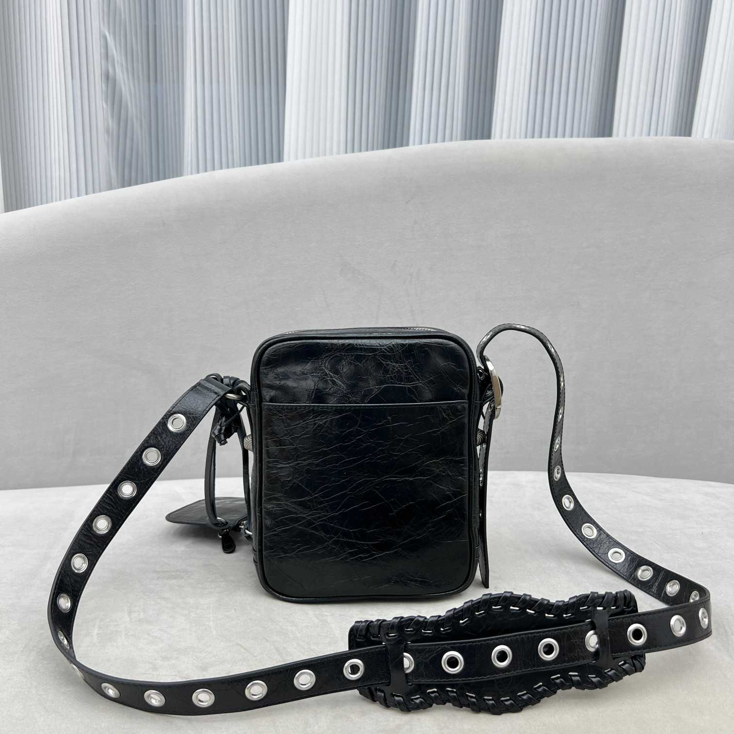 Balenciaga Le Cag M Cross (21-17-4.5cm) - DopestKickz