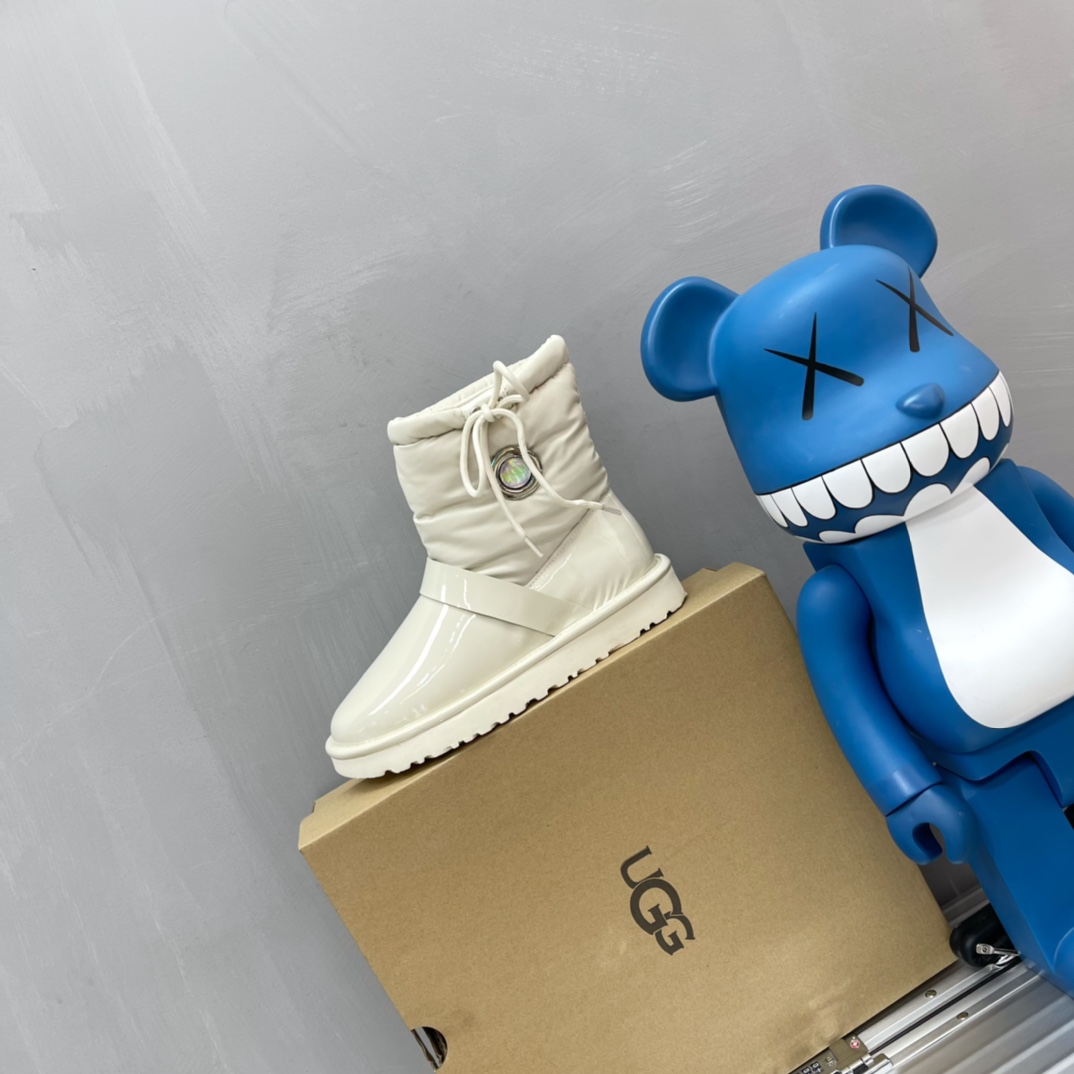 Ugg Logo Boots - DopestKickz