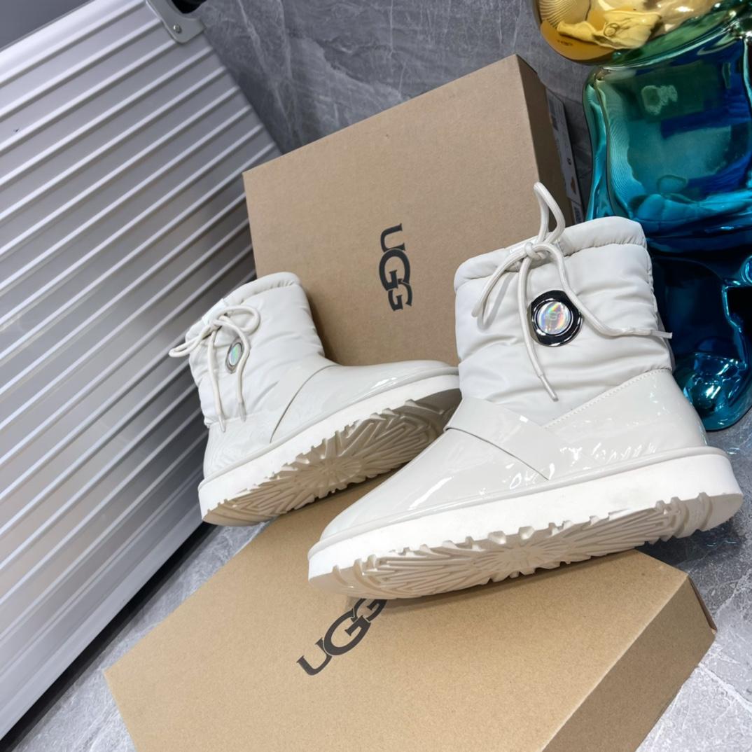Ugg Logo Boots - DopestKickz