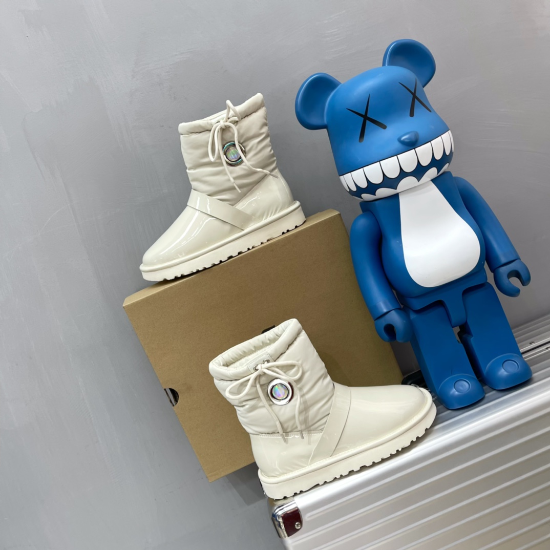 Ugg Logo Boots - DopestKickz