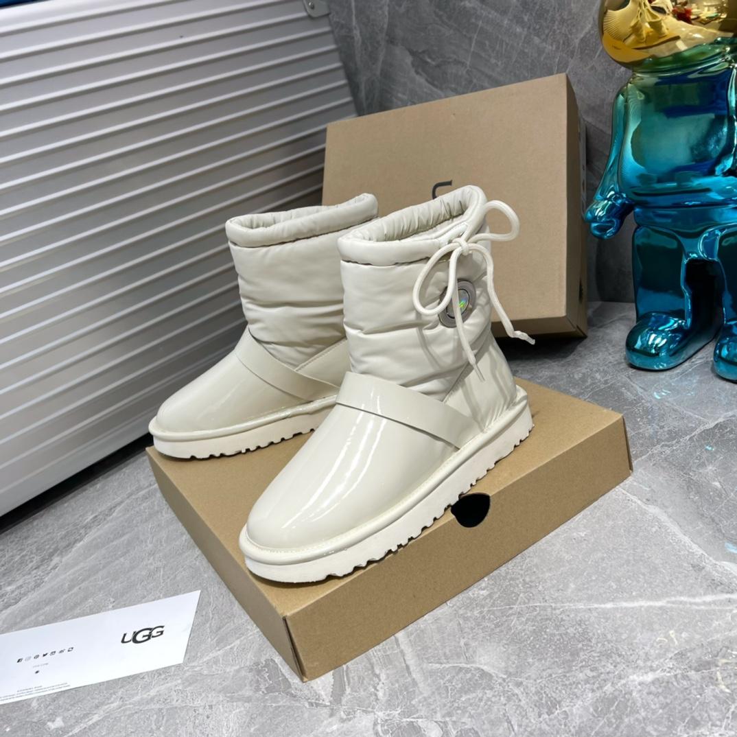 Ugg Logo Boots - DopestKickz