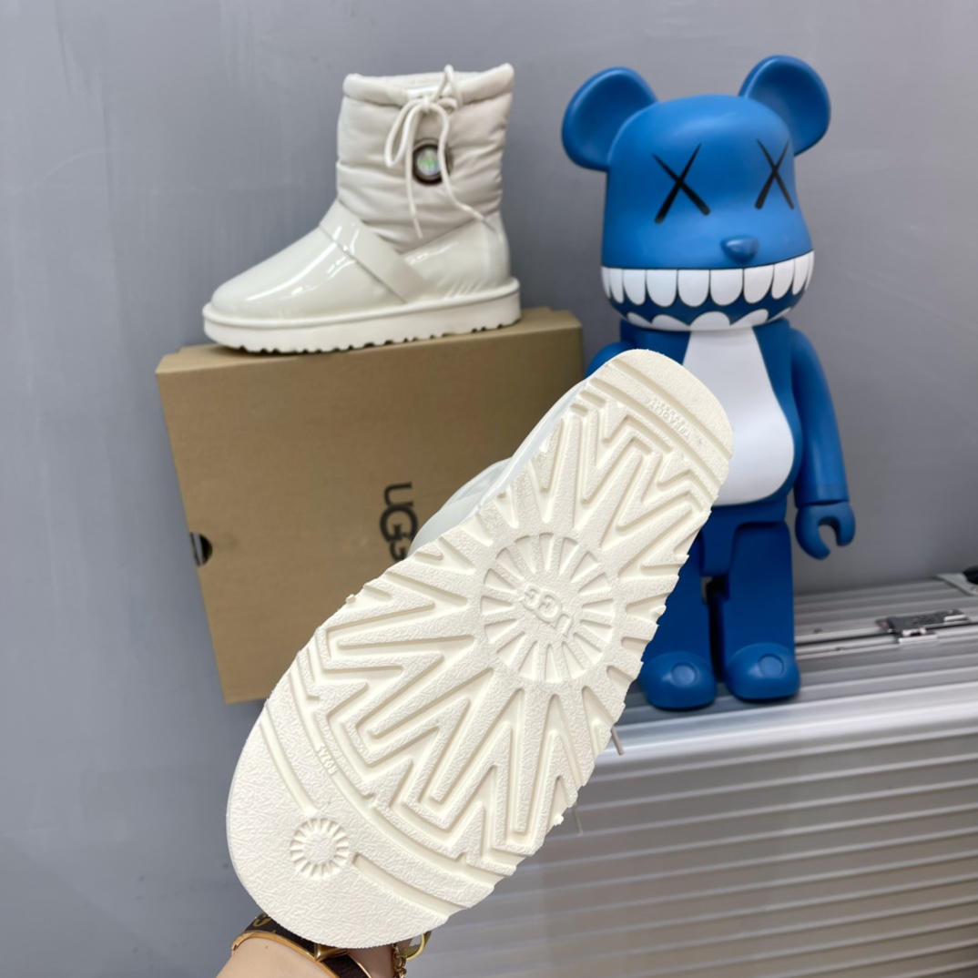 Ugg Logo Boots - DopestKickz