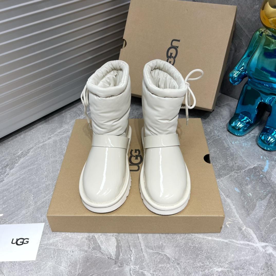 Ugg Logo Boots - DopestKickz