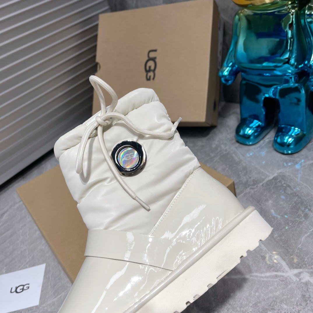 Ugg Logo Boots - DopestKickz
