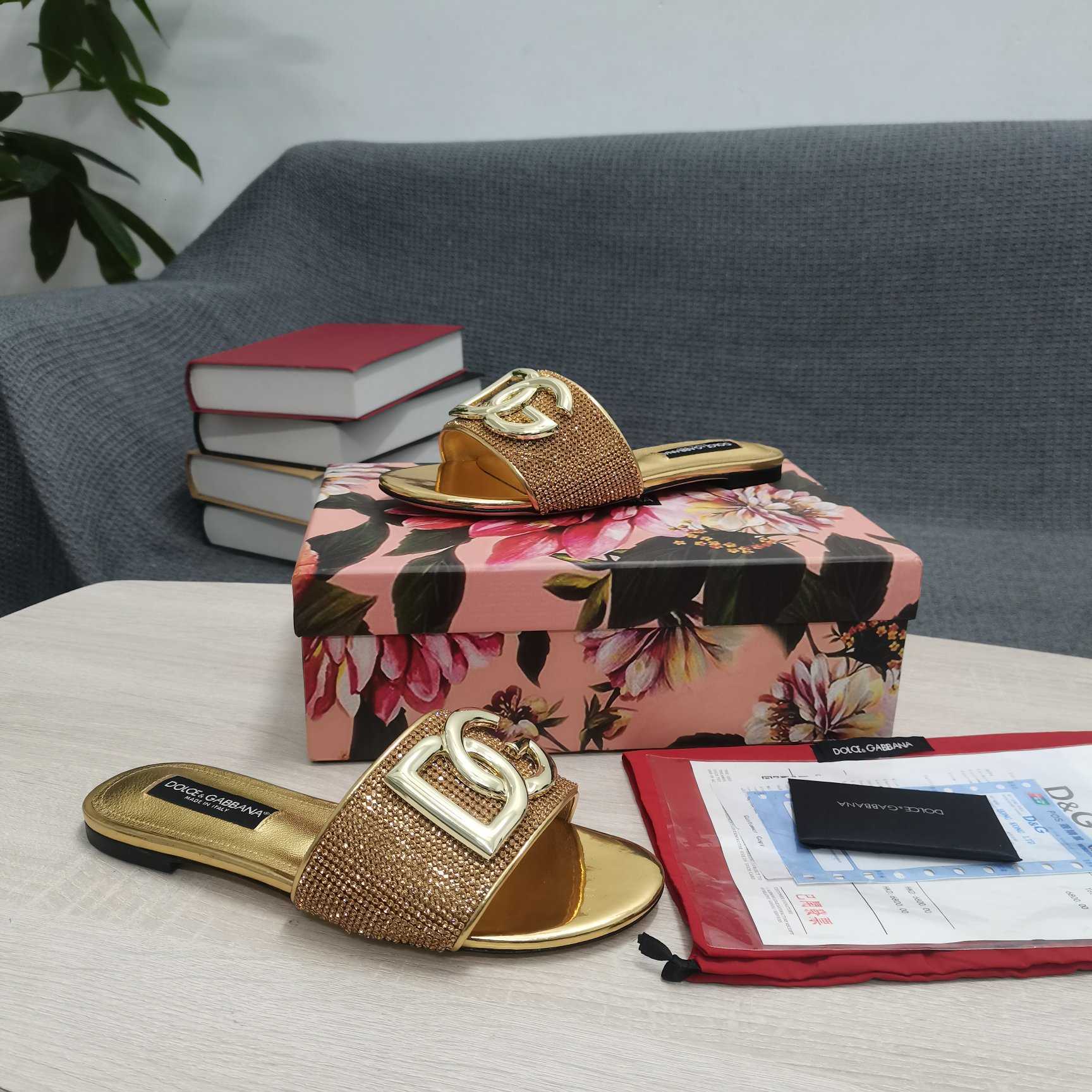Dolce & Gabbana DG Logo Sandal - DopestKickz