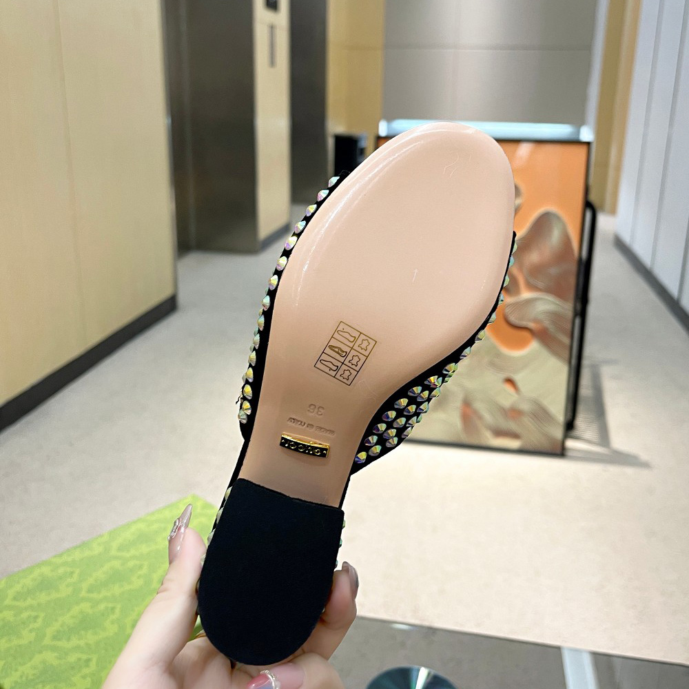 Gucci Women's Slide Sandal With Crystals - DopestKickz