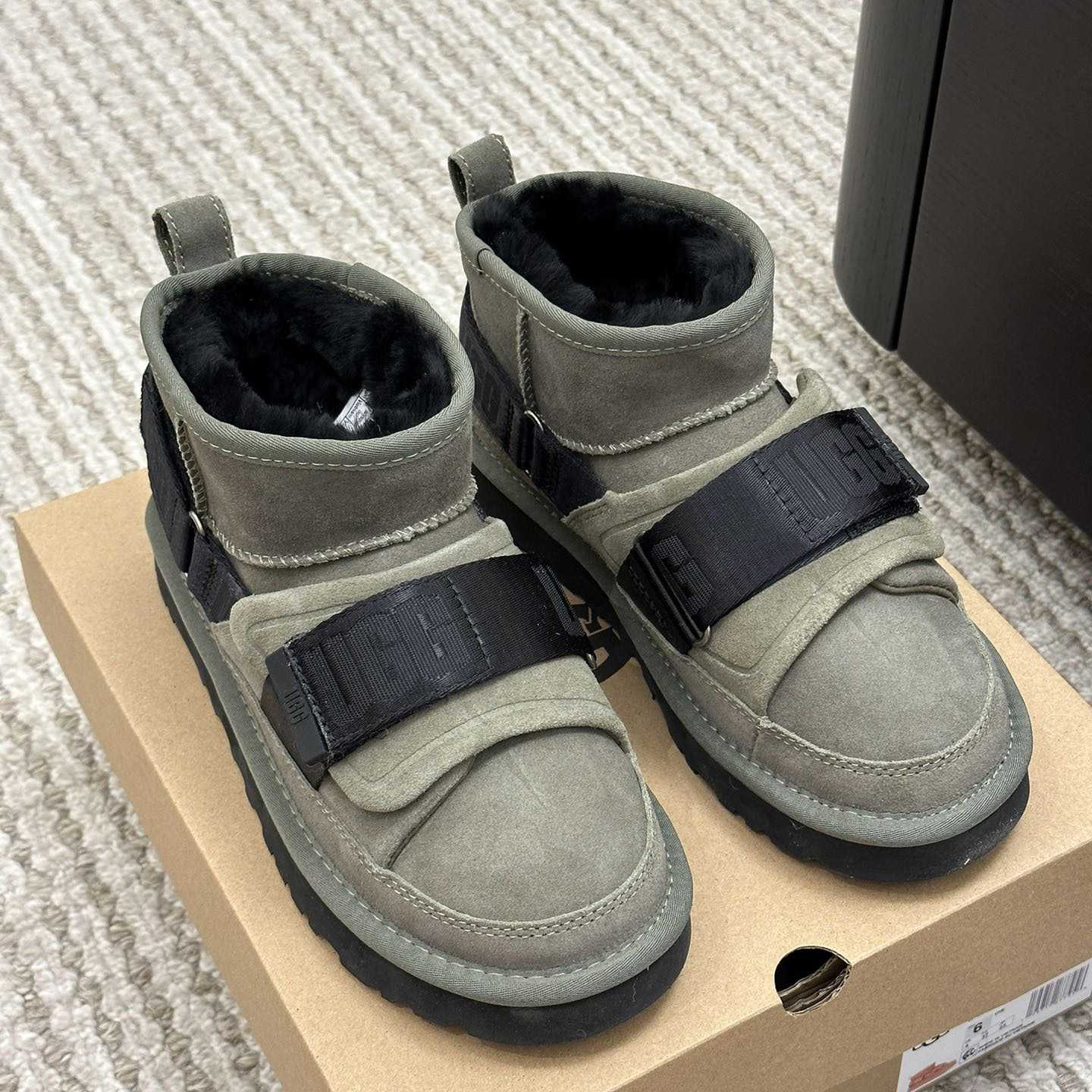Ugg Logo Boots - DopestKickz