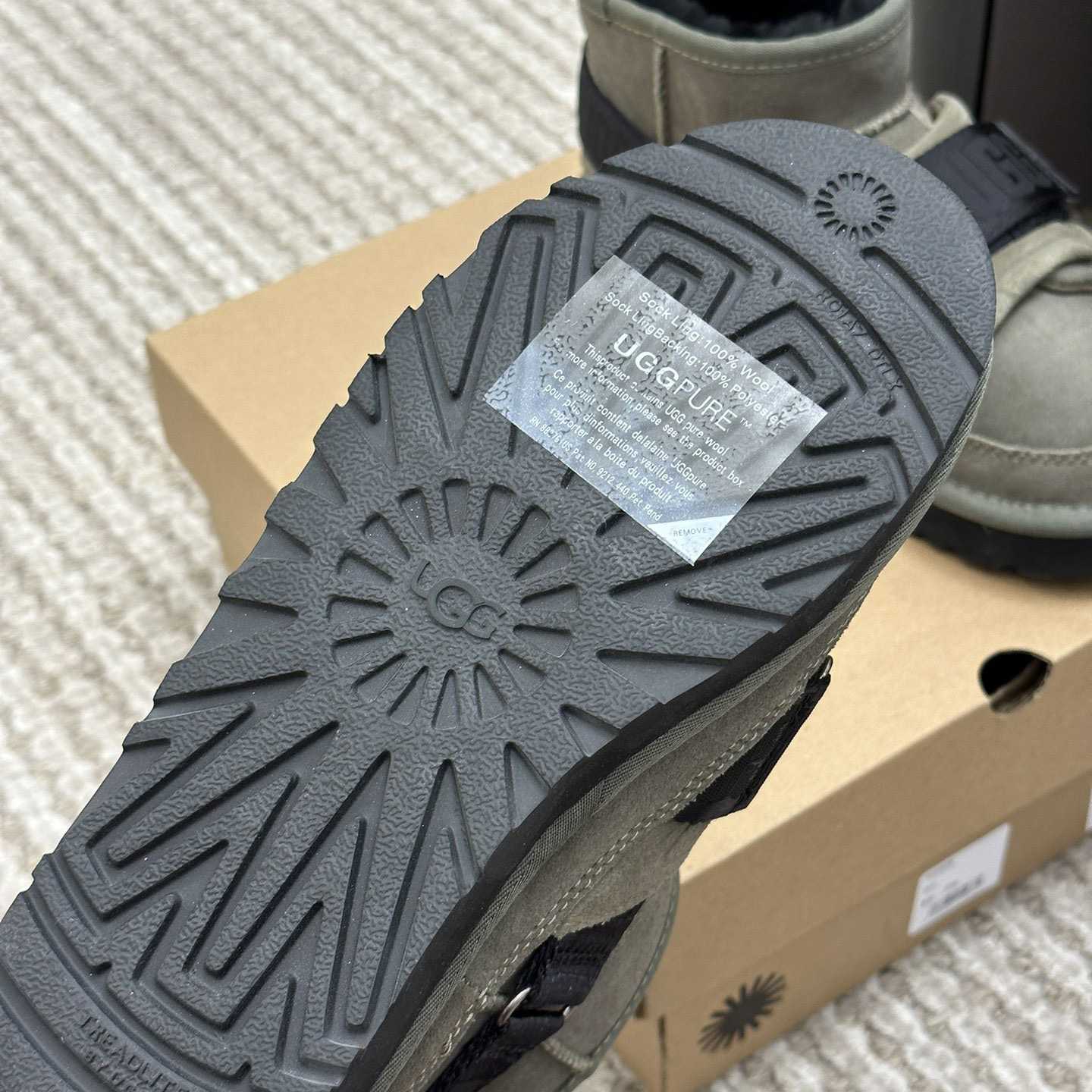 Ugg Logo Boots - DopestKickz