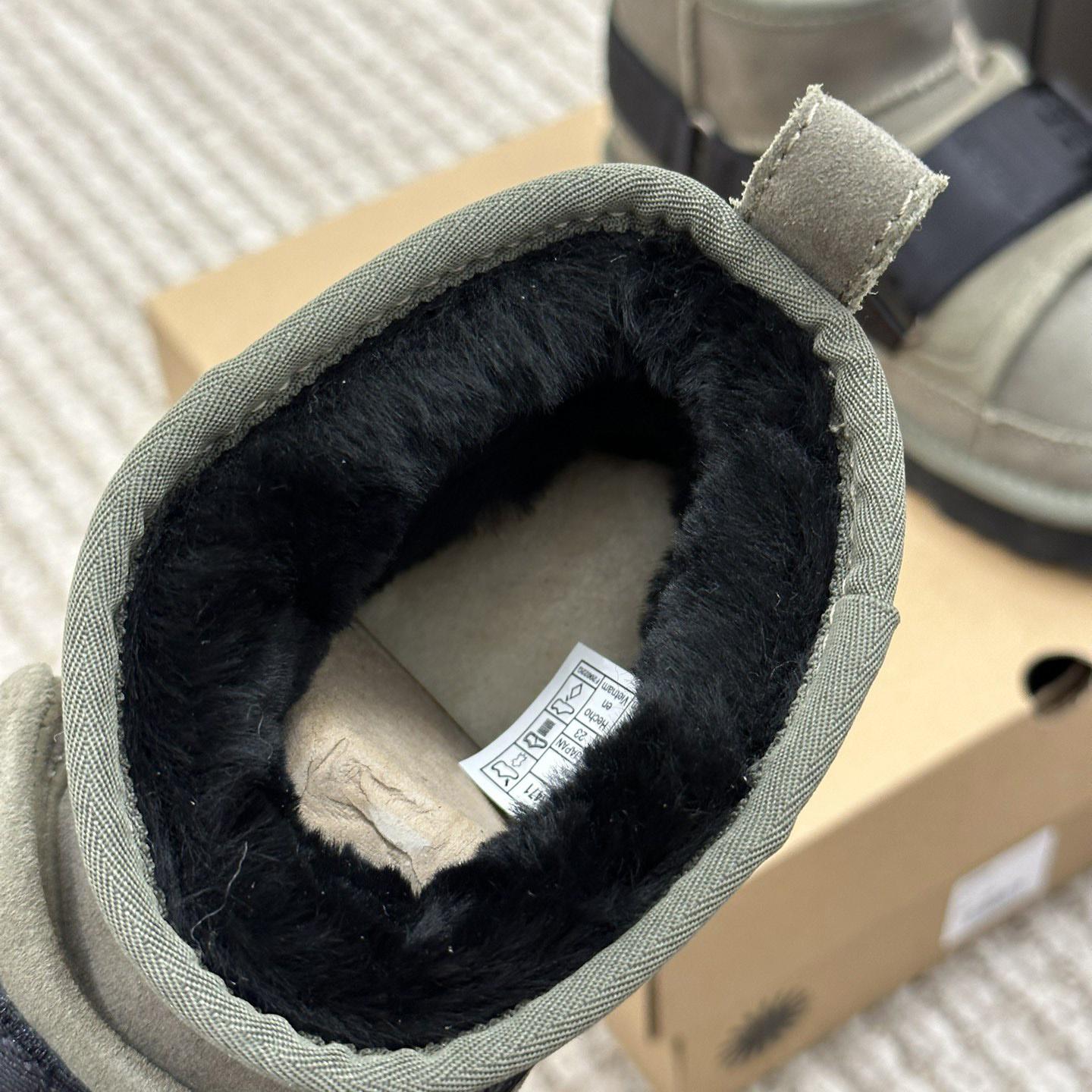 Ugg Logo Boots - DopestKickz