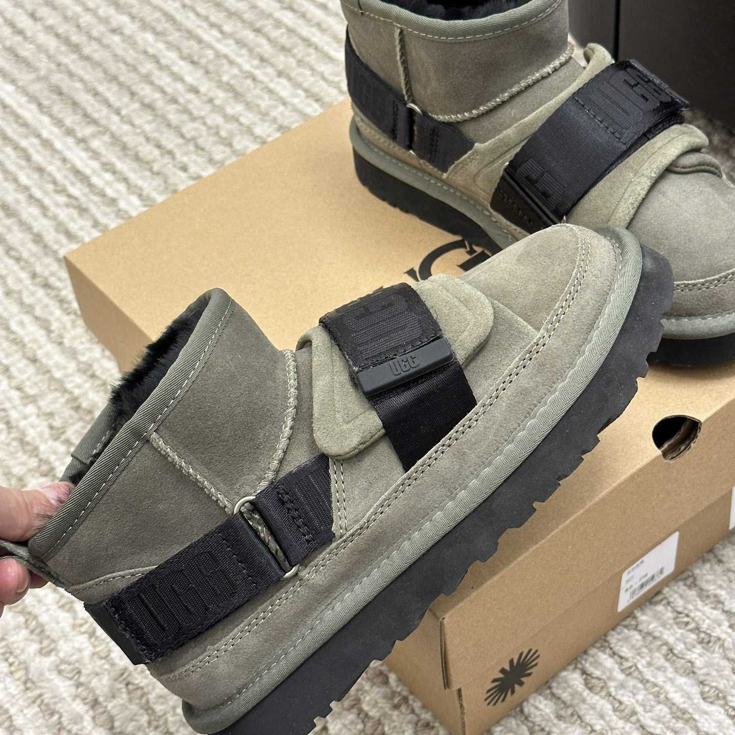Ugg Logo Boots - DopestKickz