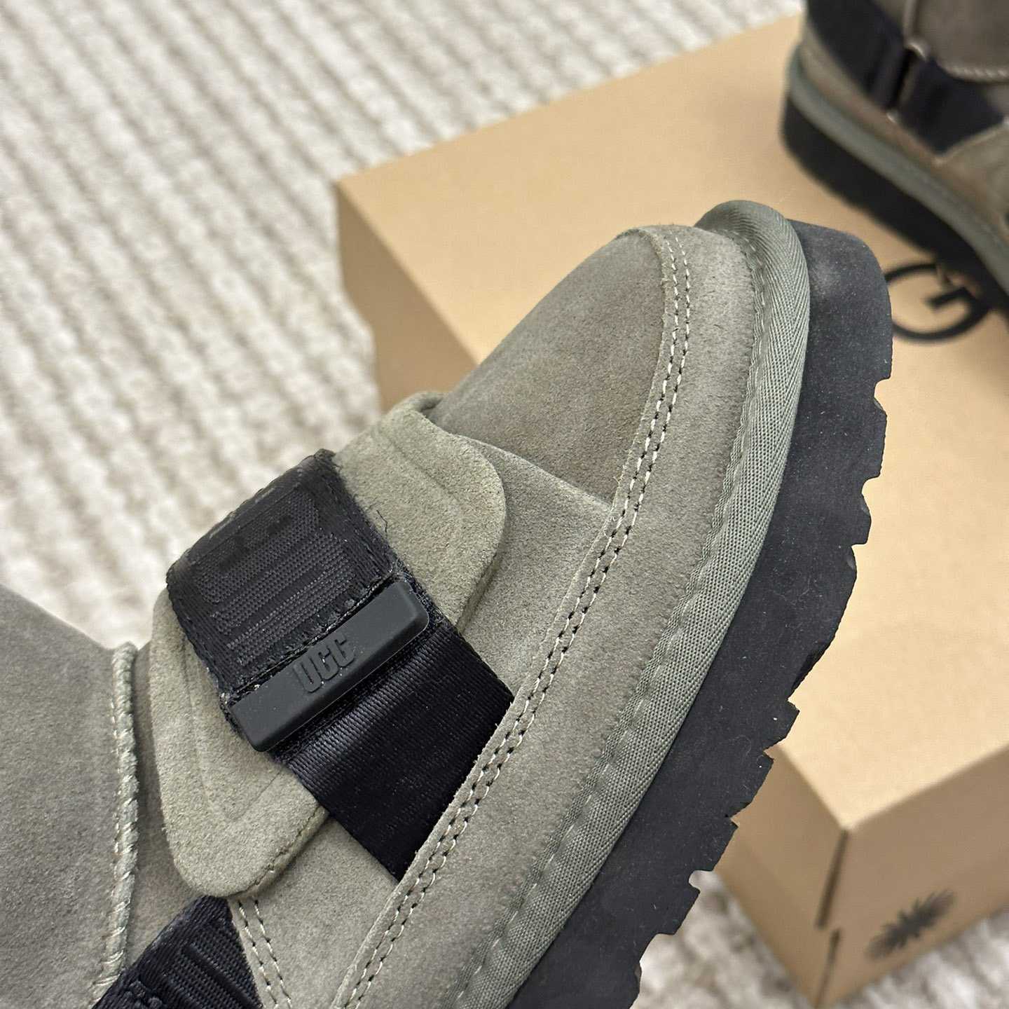Ugg Logo Boots - DopestKickz