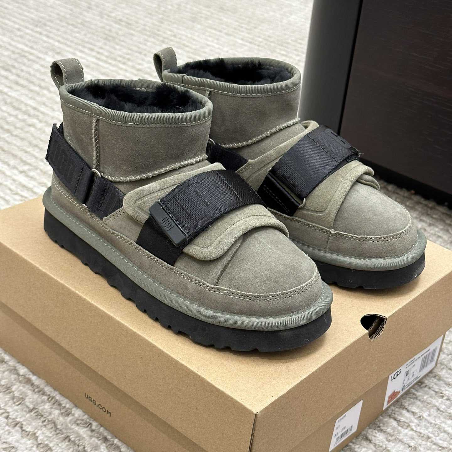 Ugg Logo Boots - DopestKickz