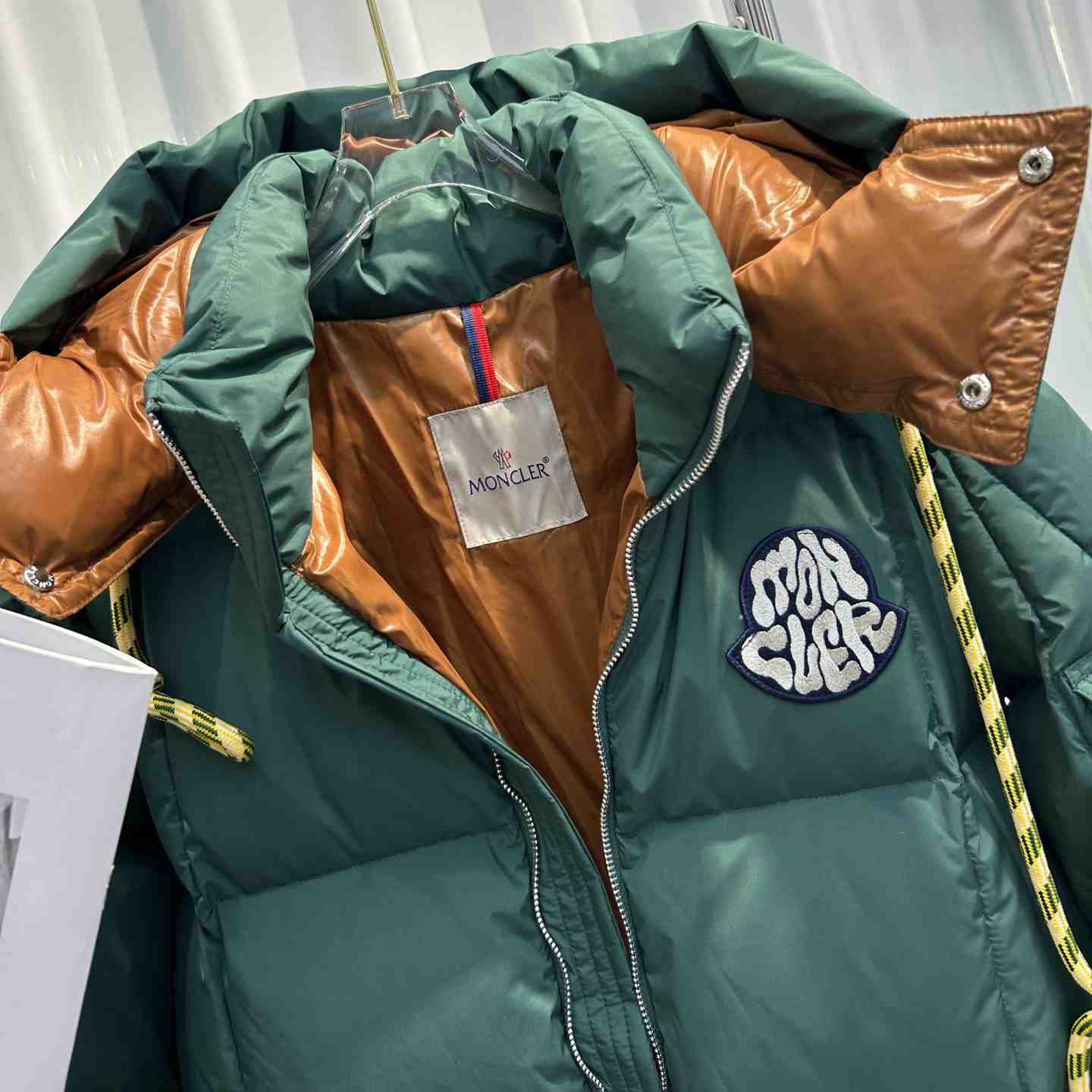 Moncler Mariveles Short Down Jacket - DopestKickz